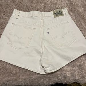 Levi’s Silver Tab High-Waisted Mom Denim shorts size 30 white